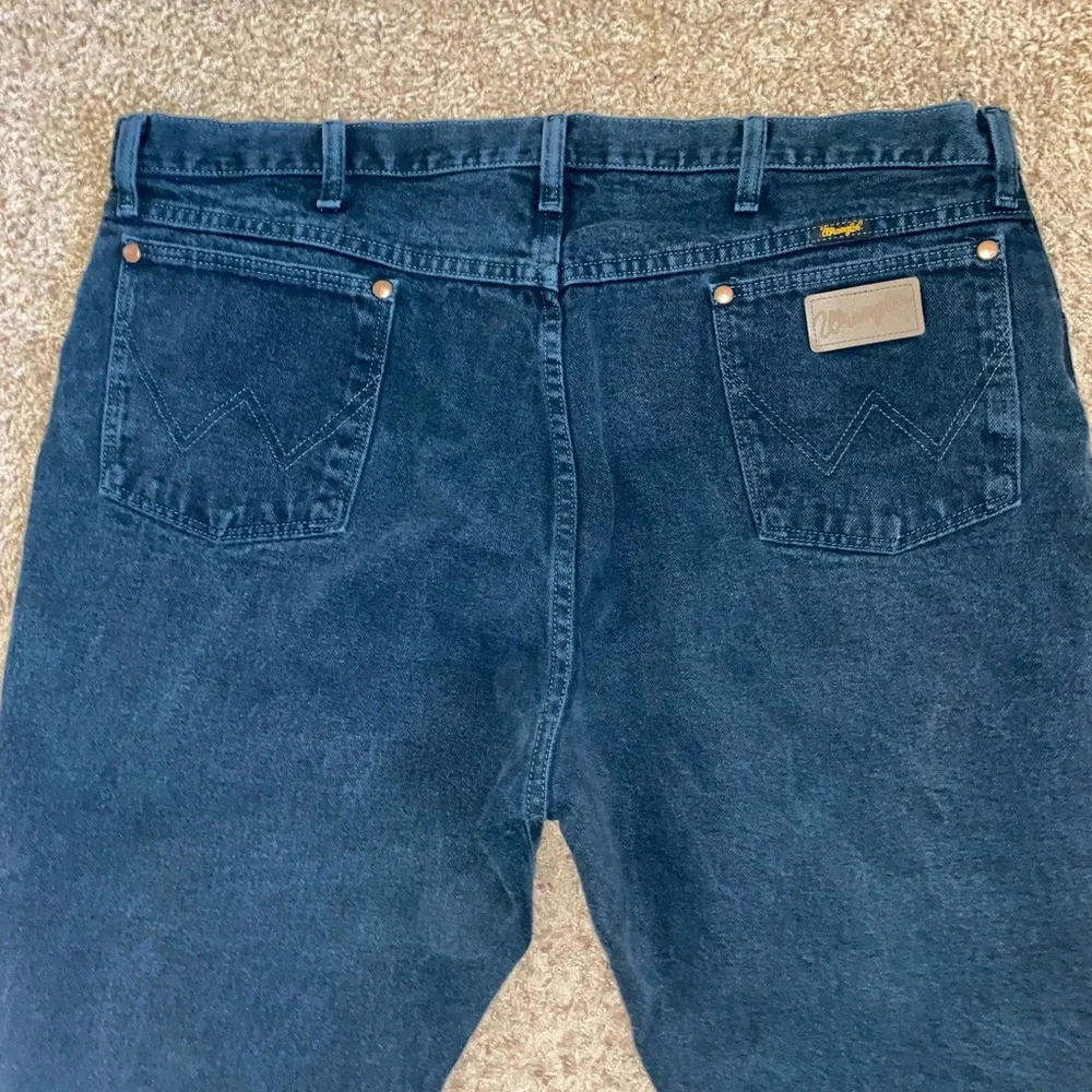 Men’s Green Wrangler style 13MWZKM Size 42x30